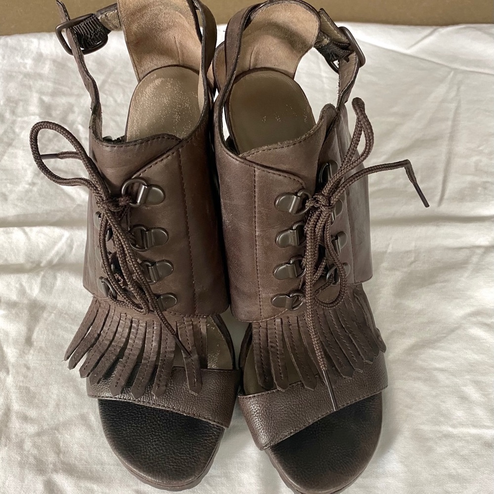 Lisa for Donald J.Pliner Bomber heels